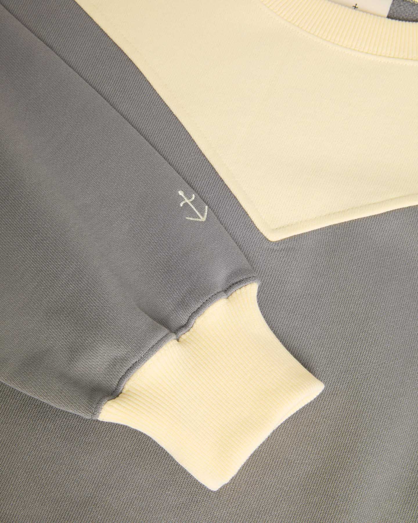 Dória Pale Yellow + Smoked Pearl