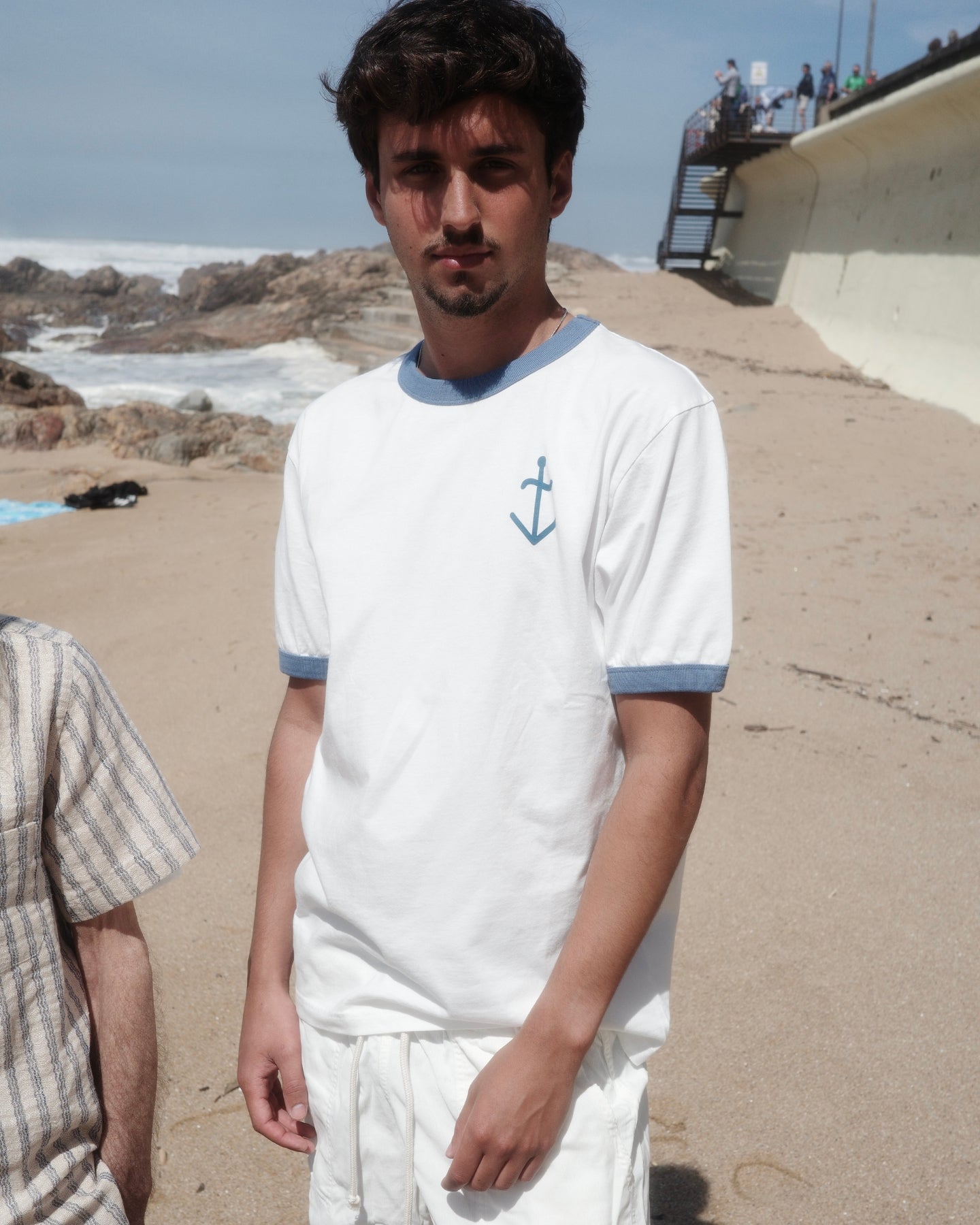 Meneres Off-White / Indigo Logo